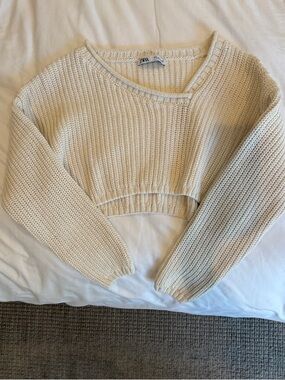 Zara Cream Cropped V-Neck Knit Sweater